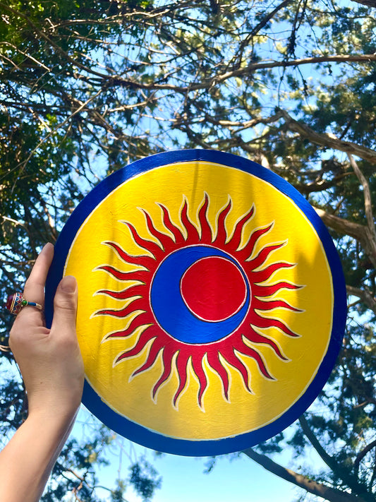 Il y a toujours un peu de lune dans le soleil